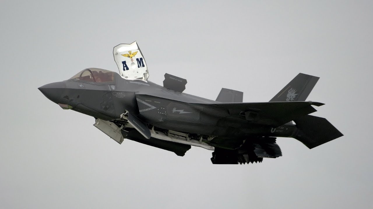 Spettacolare! Volo dimostrativo congiunto degli F-35A e F-35B dell’Aeronautica Militare Italiana