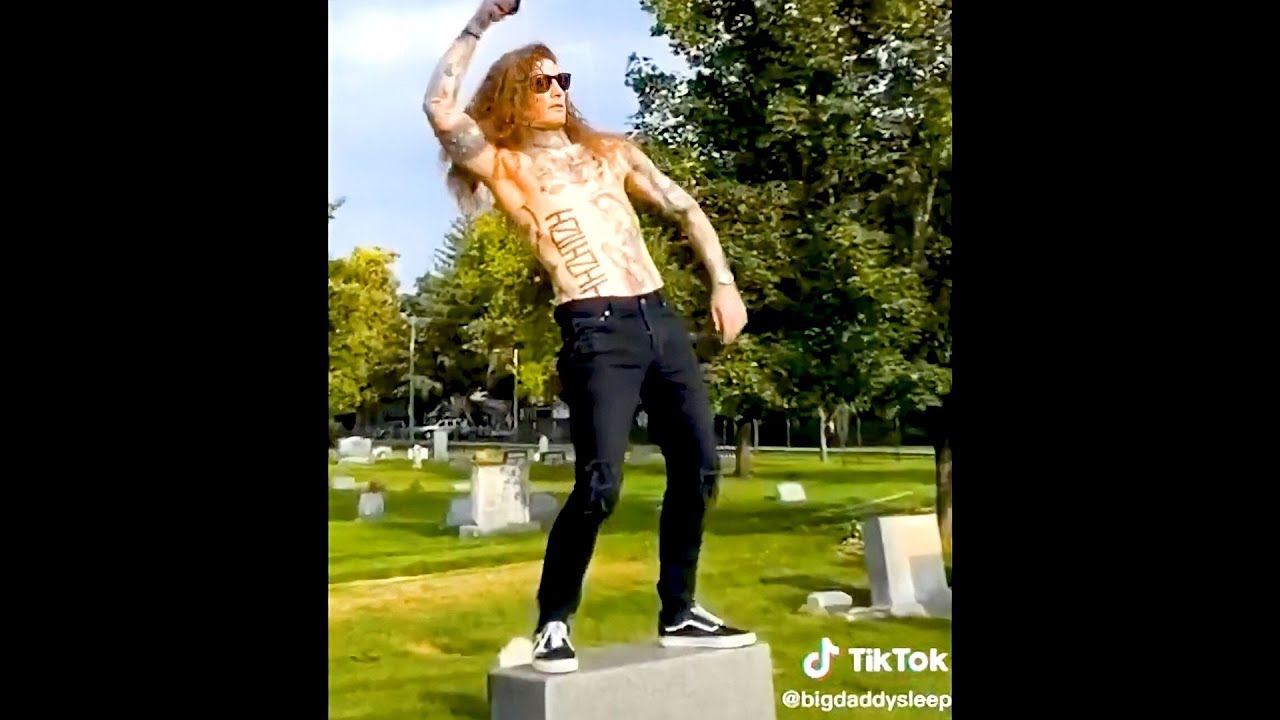 ТикТокеры теперь танцуют на могилах...