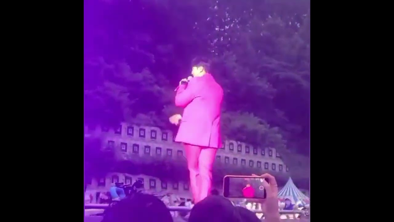 PSY Concert -Lee Seung Gi Guest  First Live Singing 