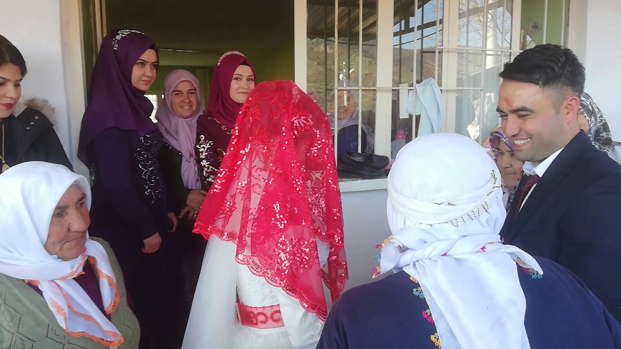 DEMİRCİ'NİN SAYIK KÖYÜNDE AZİME HİLMİ AÇIKGÖZ ÇİFTİNİN DÜĞÜN TÖRENİ..