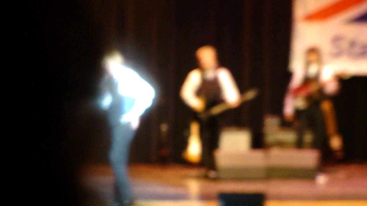 Peter Noone & Herman's Hermits perform comedic tributes of Mick Jagger, Tom Jones & Davy Jones.MP4