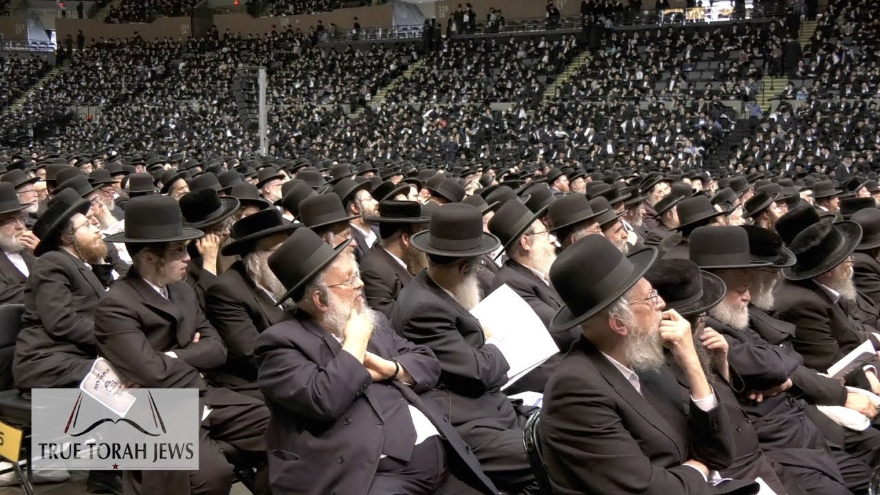 Rabbi Yaakov Shapiro at Anti-Zionism convention in Nassau Coliseum