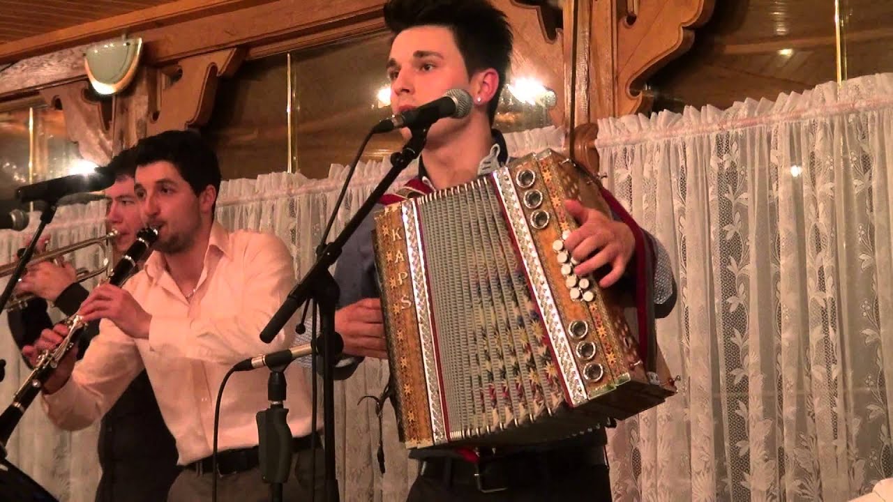 Ansambel - MLADI  KORENJAKI
