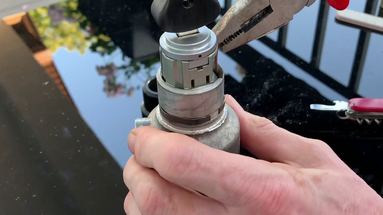 Demontaż/wymiana wkładki stacyjki R129 W140/ Removing / replacing the R129 W140 ignition switch