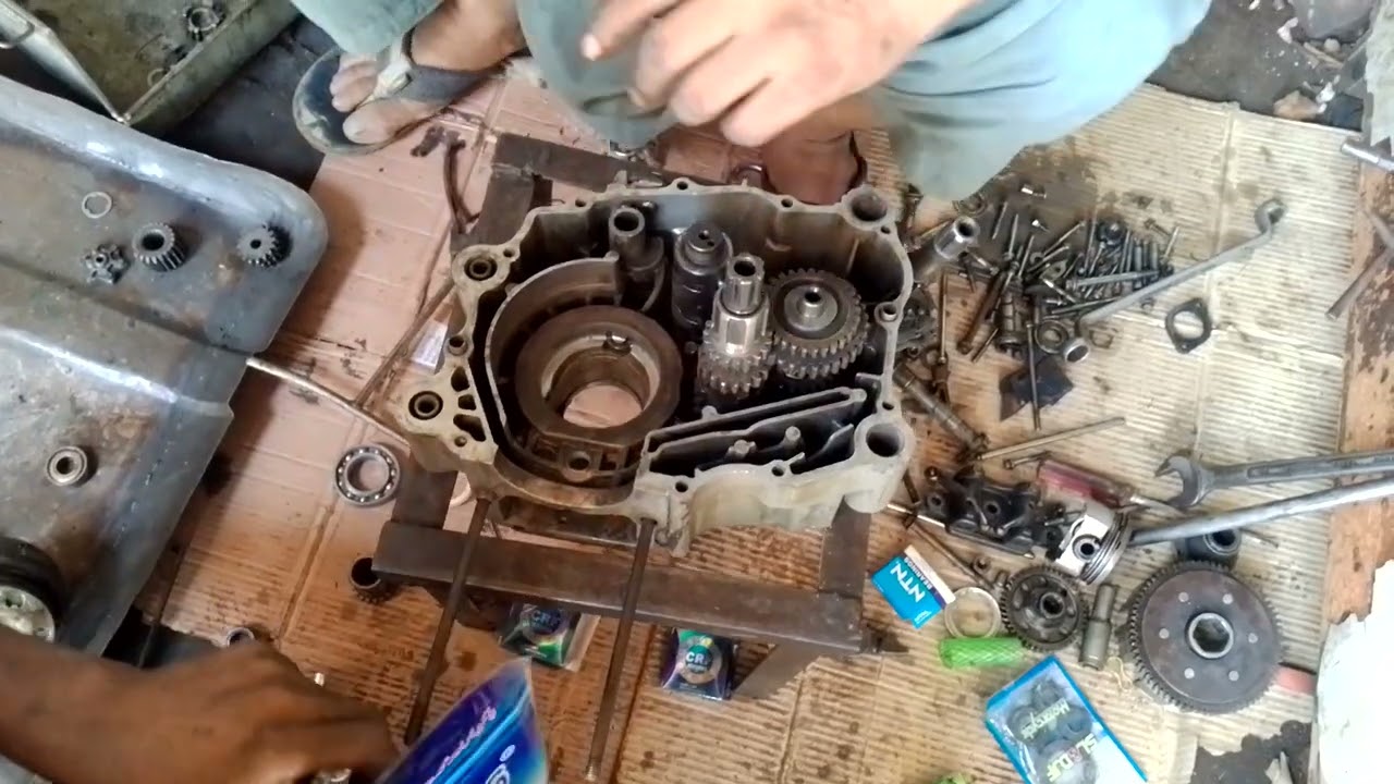Sazgar rickshaw engine repair/سازگار رکشہ کے انجن کی مرمت