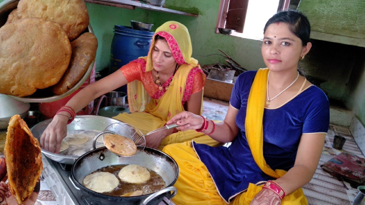 बहुत कचोरी बनाकर खाई हमने आज। कचोरी बनाने का आसान तरीका।