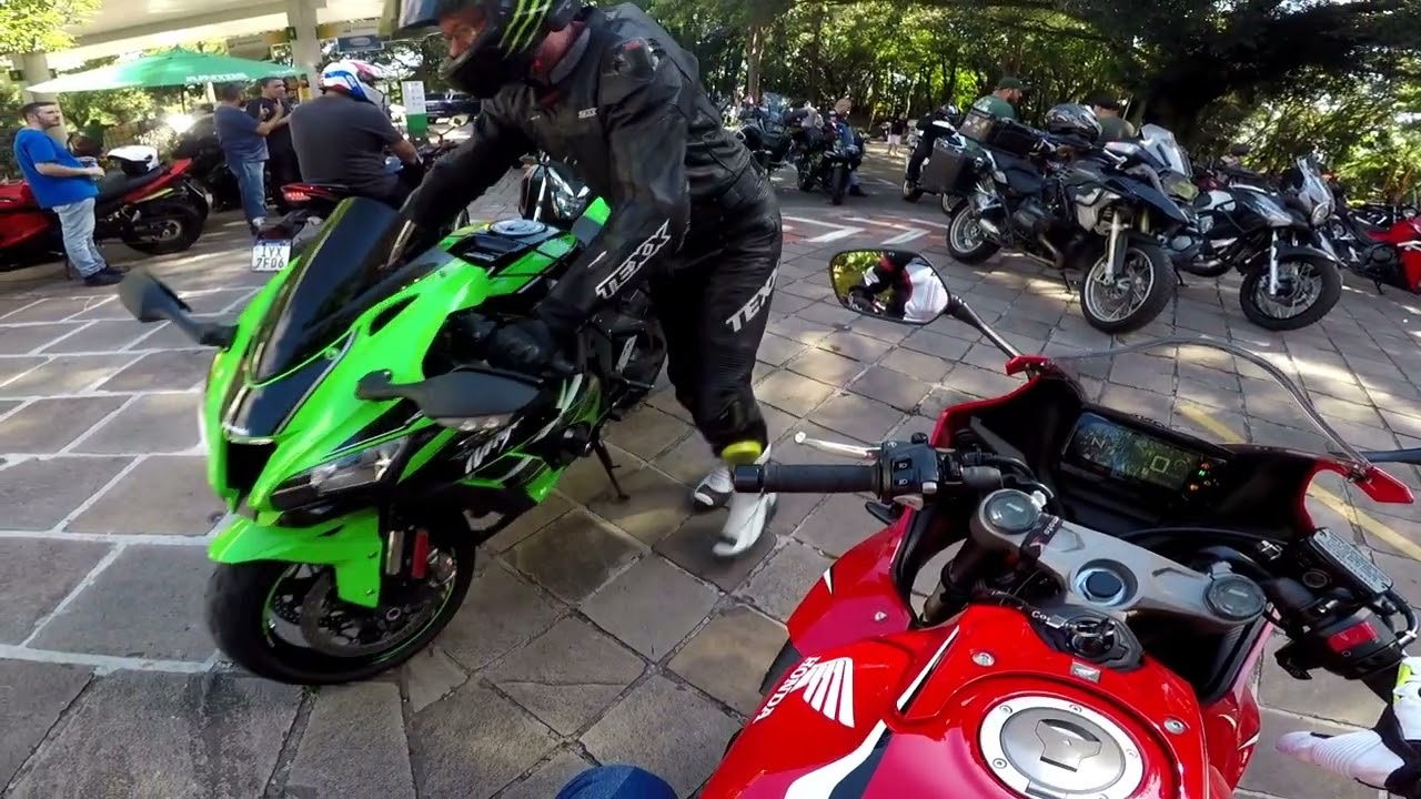 sabadão de muita moto muito trânsito muita polícia