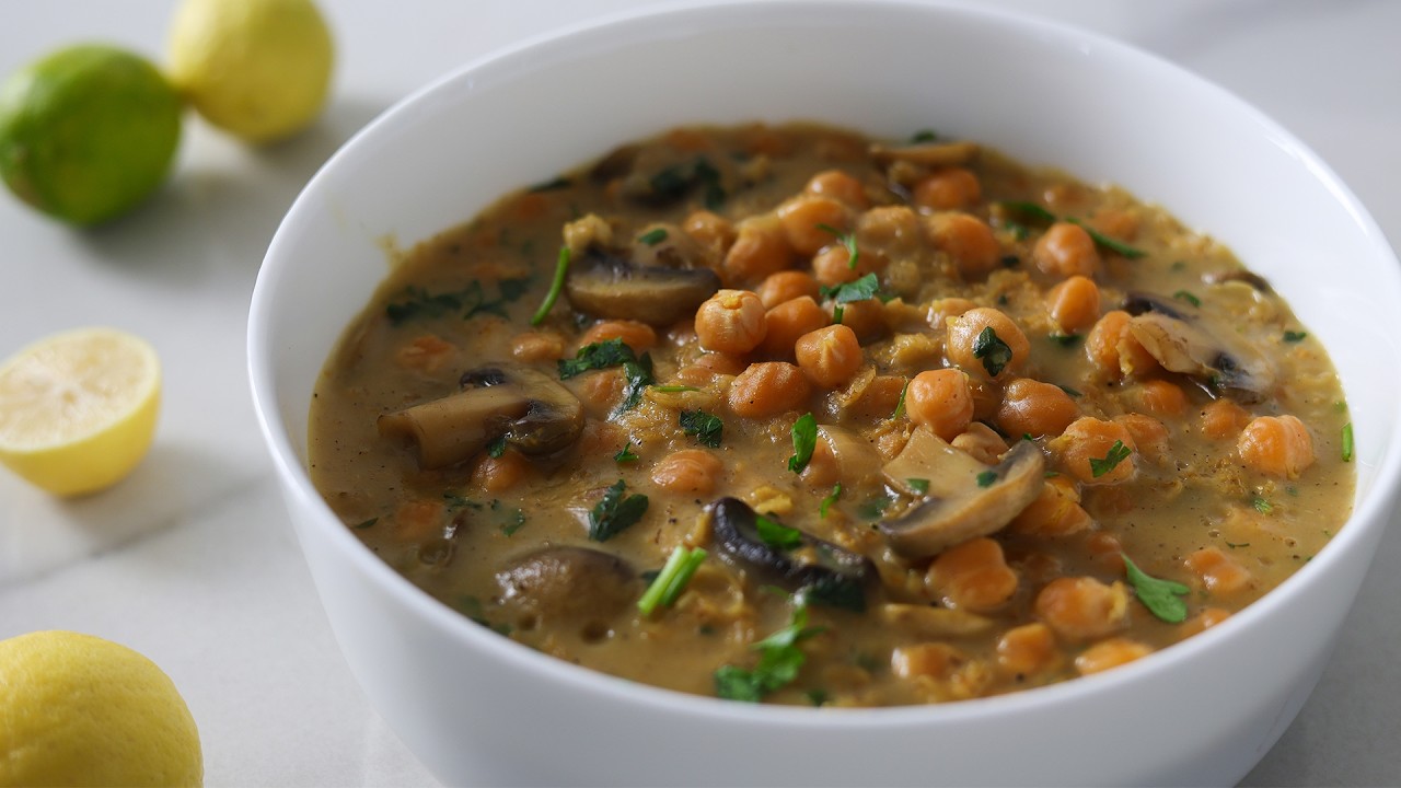 Healthy & Cheap Dinner Idea: The Creamiest Chickpea Soup