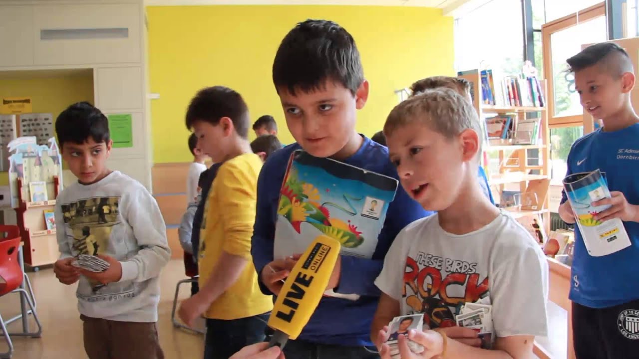 Volksschüler im Panini-Fieber