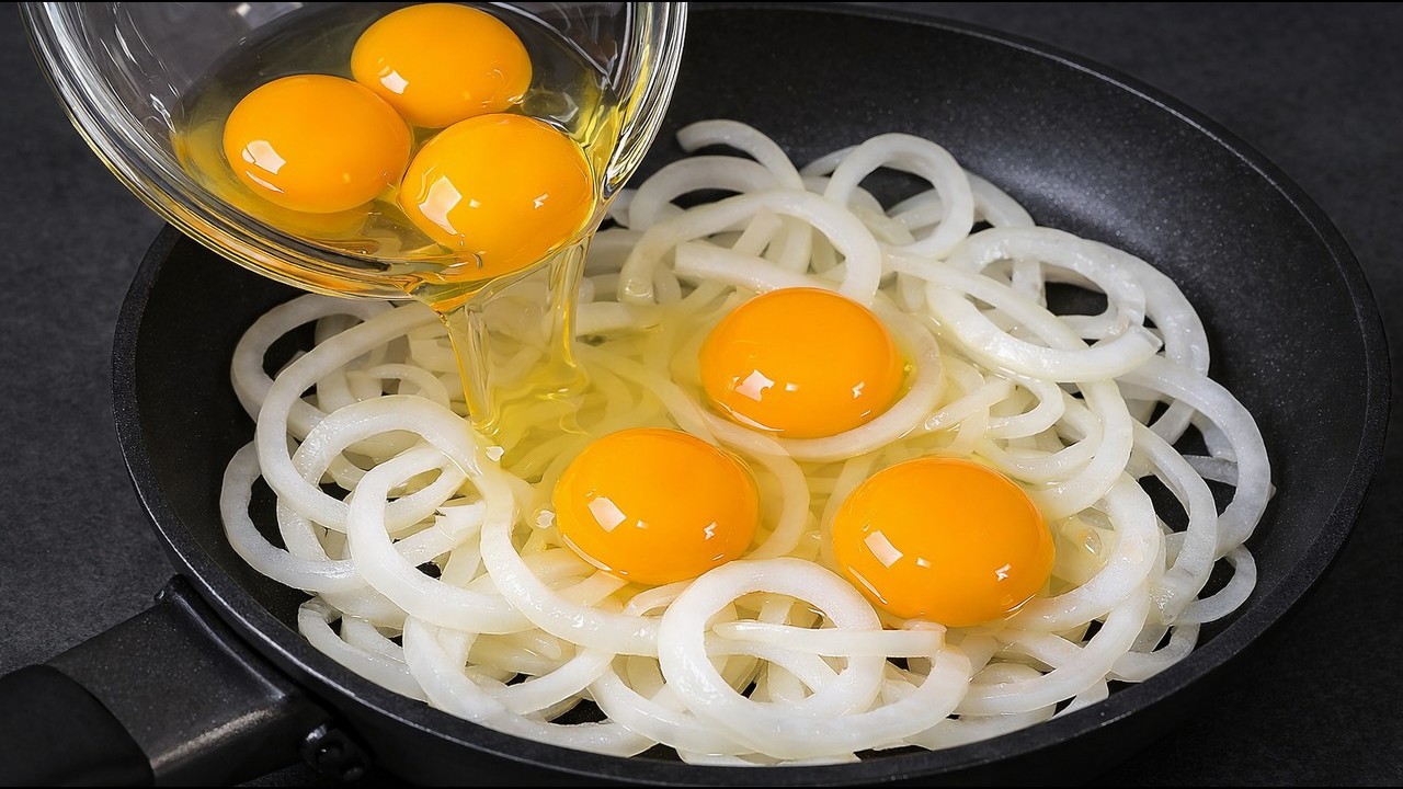 The new famous dish that's driving the world crazy! 🔥A quick breakfast with onions and eggs!
