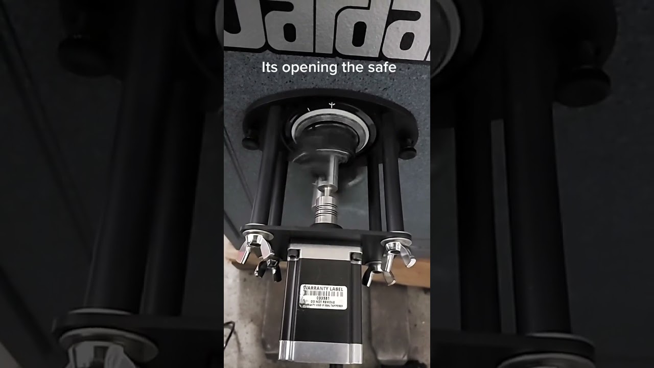 BREAKING into a SAFE! 😱