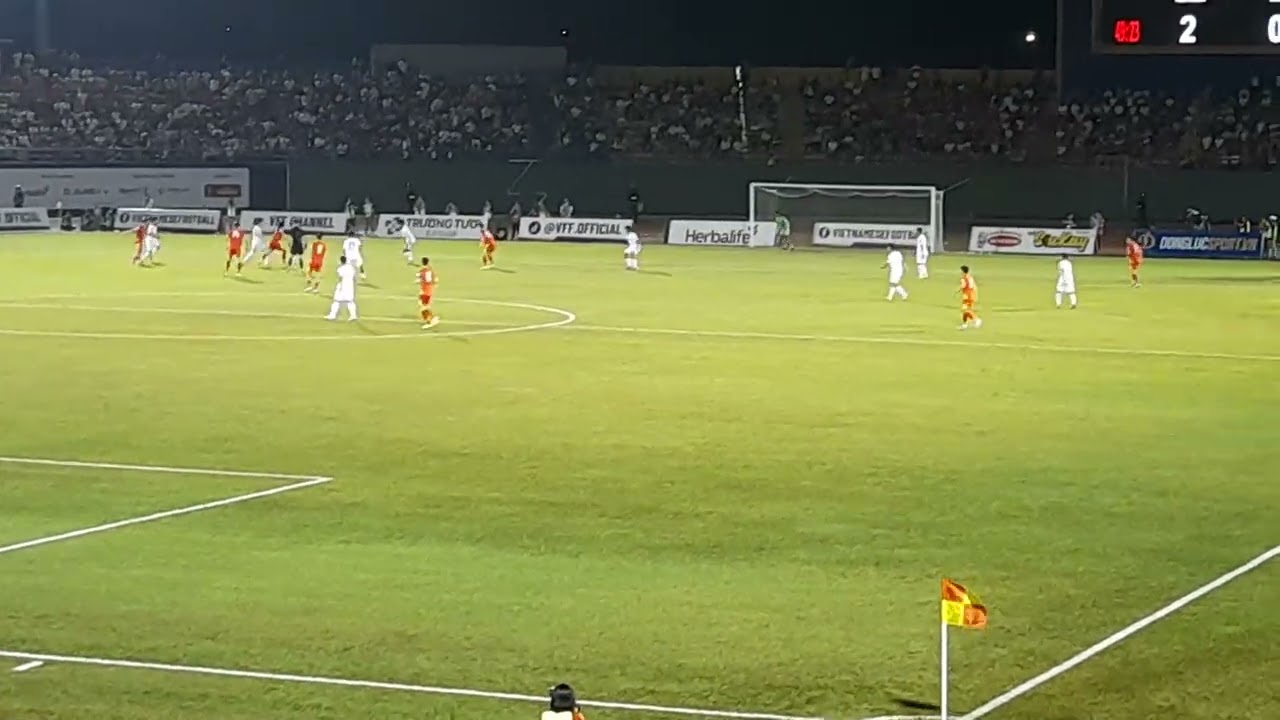 Việt nam sút là vào bàn thắng thứ 3  việt nam lào  .tại sân gò đậu bình dương .