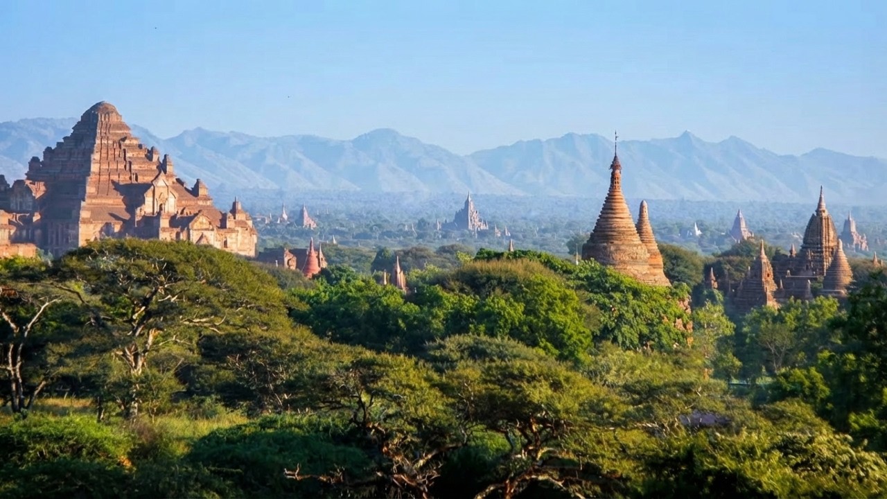 Bagan: the legendary city with golden roofs