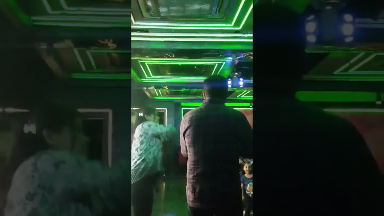 jhoom Barabar jhoom 