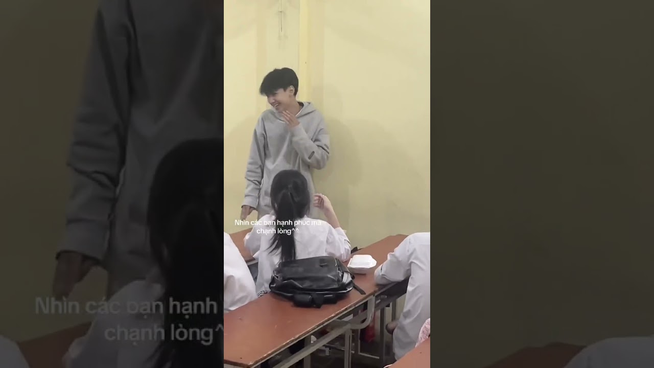 T&igrave;nh y&ecirc;u học tr&ograve;