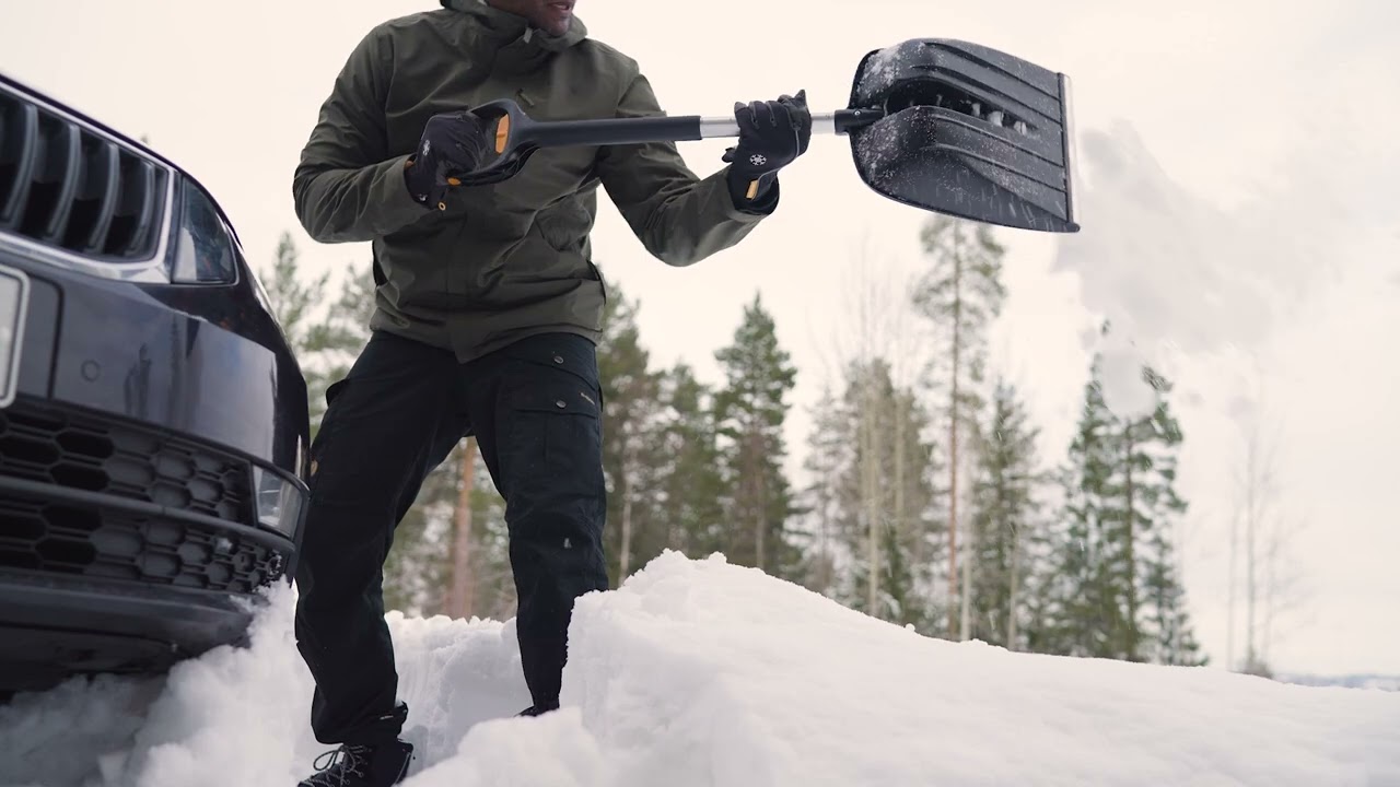 Hoe gebruik je de Fiskars Telescopische sneeuwschep X-serie