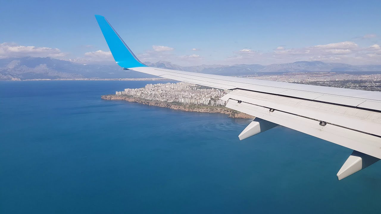 Lądowanie na lotnisku w Antalya (Turcja)