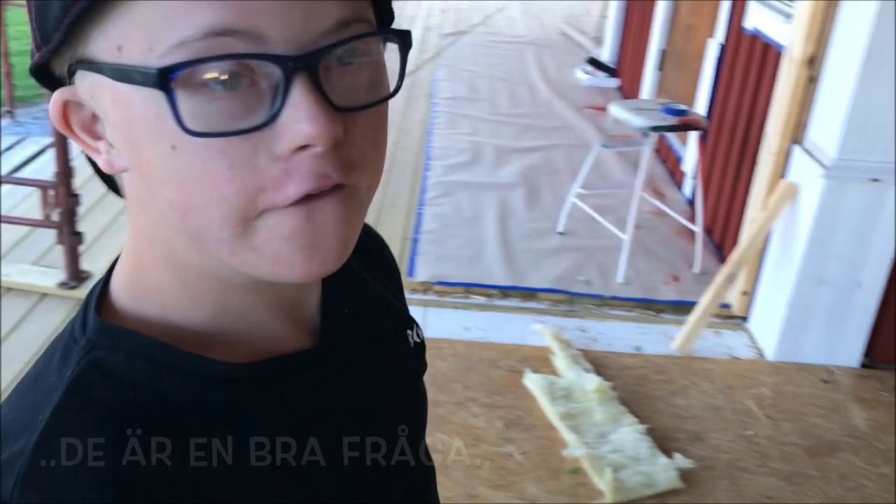 Max med familj g&ouml;r altanbygge med uterum del 3