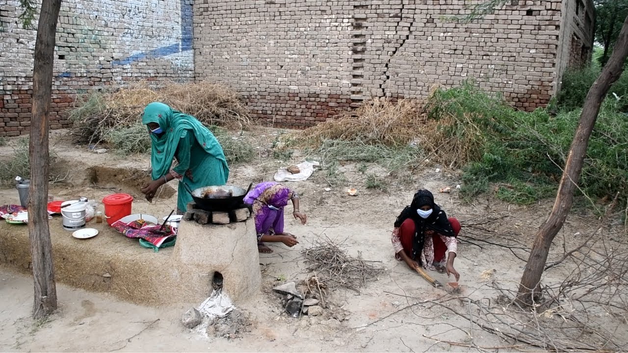 Parhnay ki umar mai bachya Maa ka sahara ban gaye