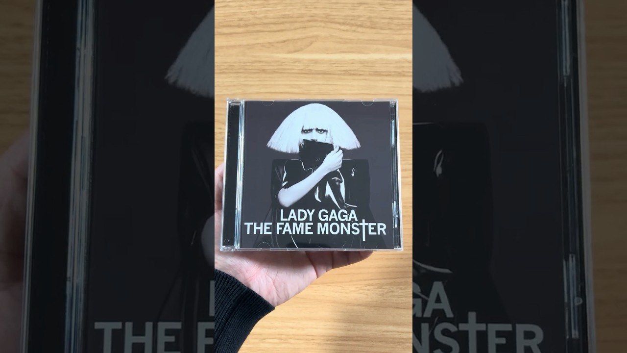 Lady Gaga - The Fame Monster CD Unboxing