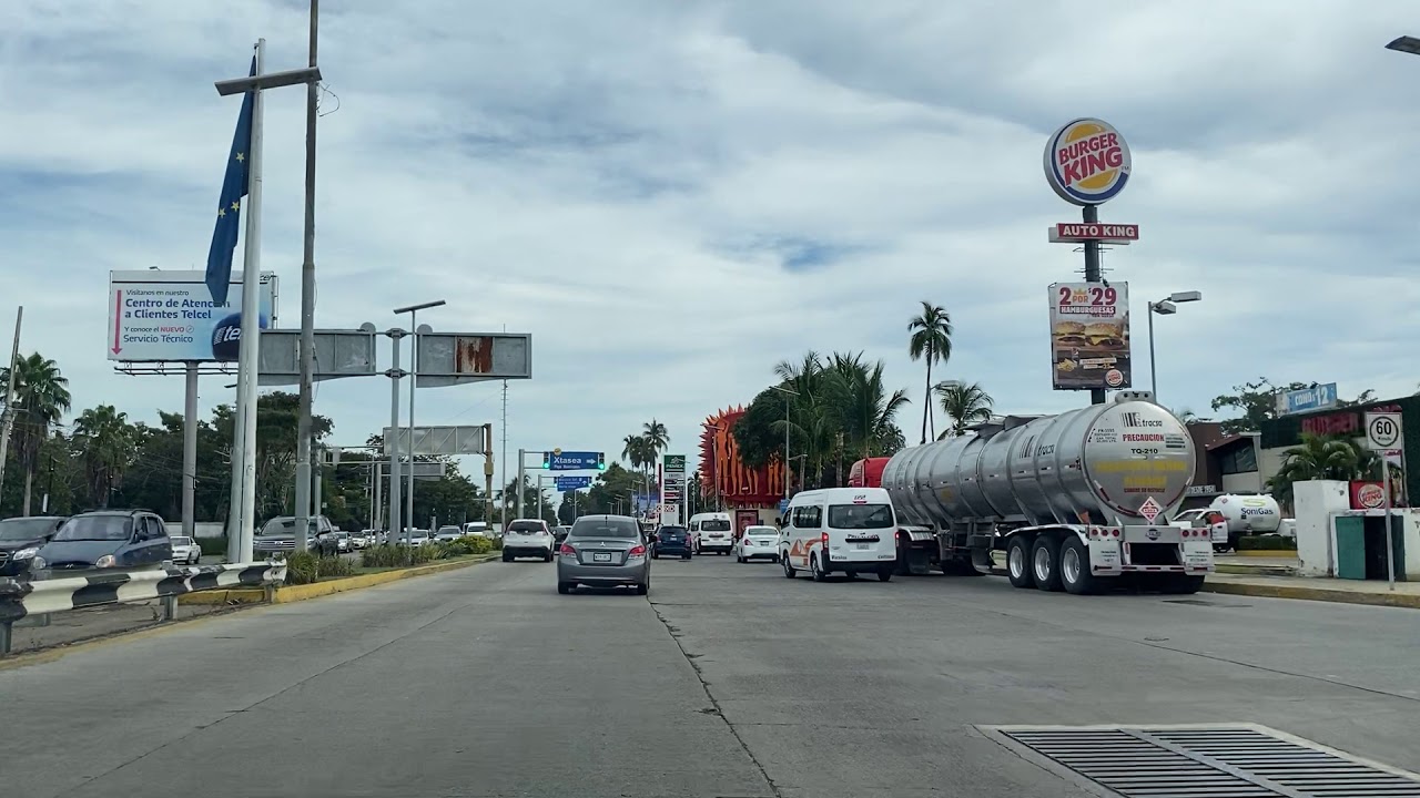 MANEJANDO EN ACAPULCO POR LA ESCÉNICA BRISAS PUERTO MARQUES Y ZONA DIAMANTE
