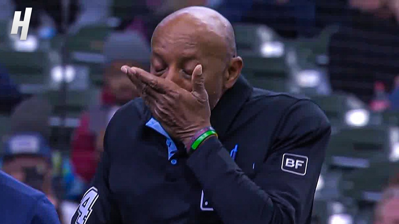 Судья получил удар мячом в лицо 😱 Страшный момент