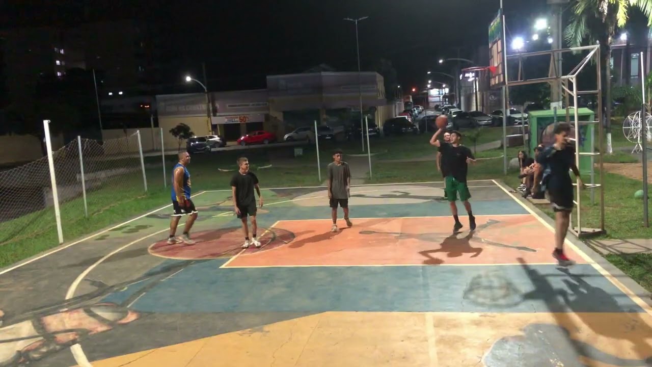 Basquete X3 ( Ele enterra Brincando )😲
