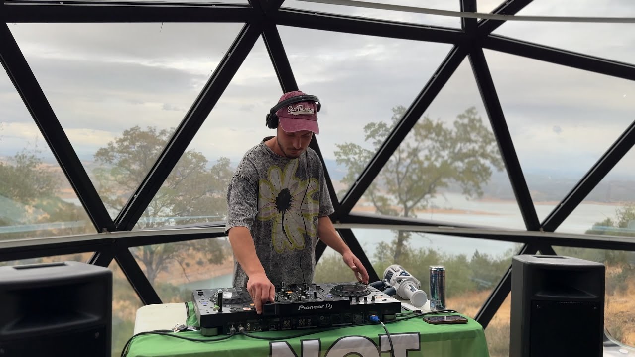 Not Organic House &ndash; Andrii Not Boring (Tech-House / Groove / Minimal / Glass Dome Session)