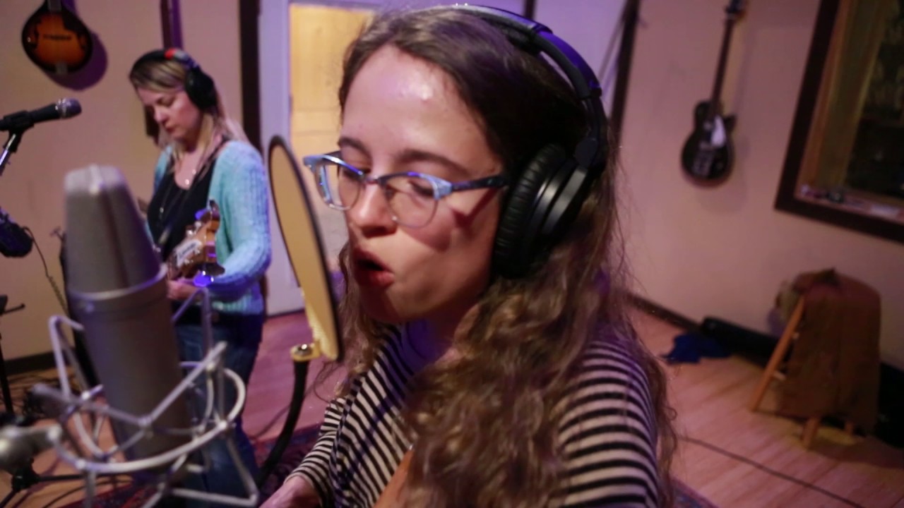 Sallie Ford-  Loneliness Is Power live on Sessions From The Box