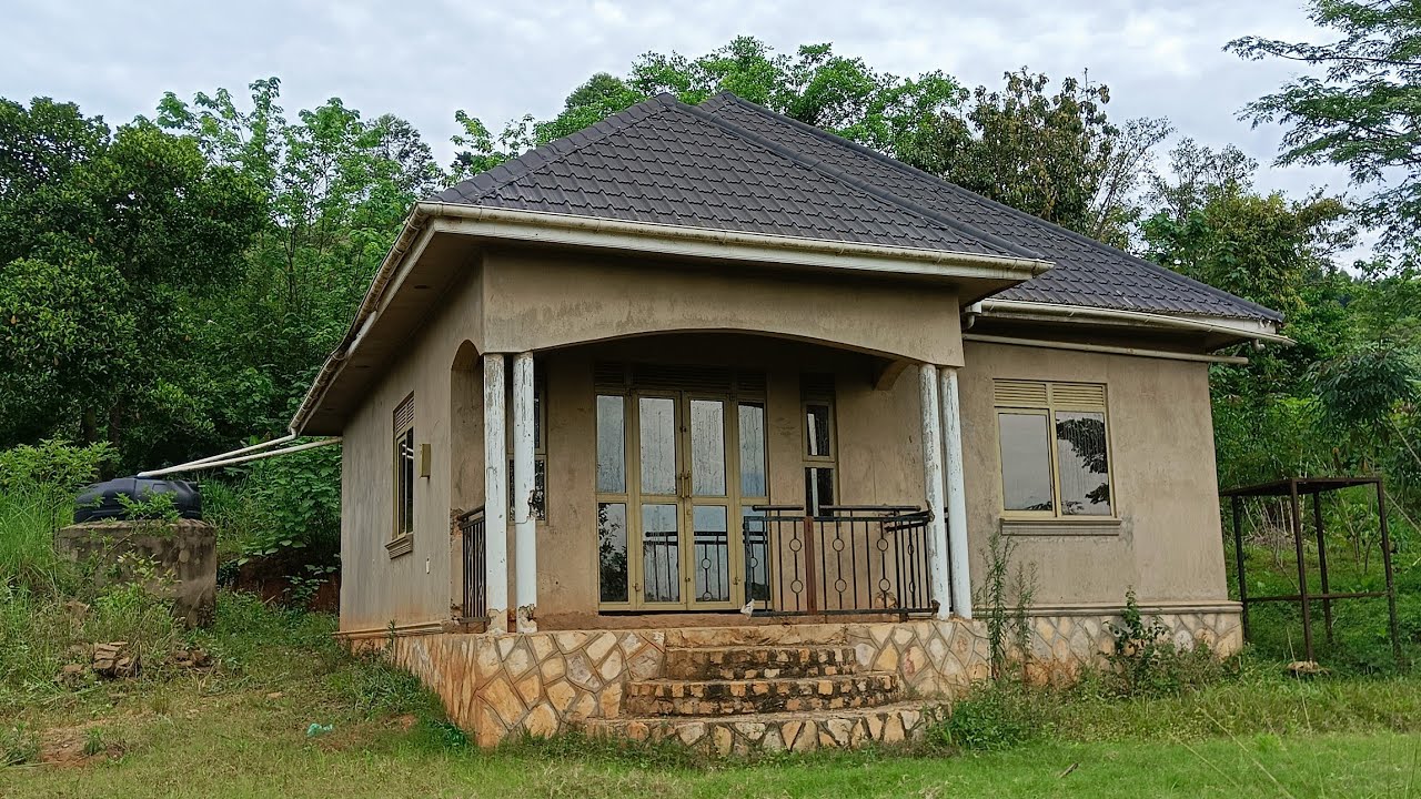 COUNTRY HOME SITTED ON HALF ACRE ON SALE WITH LAND TITLE IN KAKIRI KIKANDWA HOIMA ROAD 