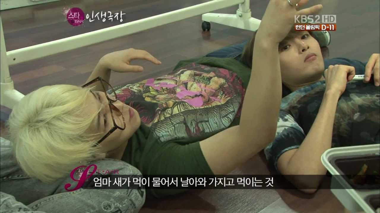 [HD] Super Junior - Leader feed the members