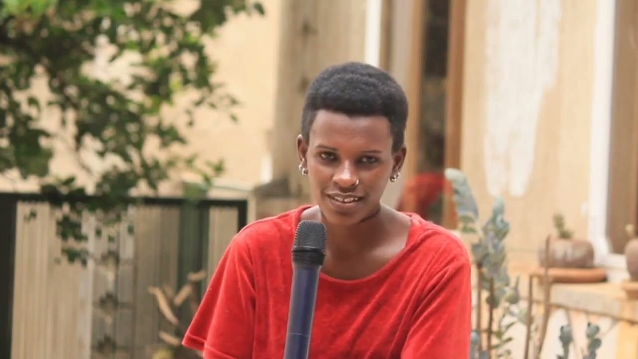 Ufata Imboro ukayikoza kuri rugongo , babyita kurongora, niko bikorwa