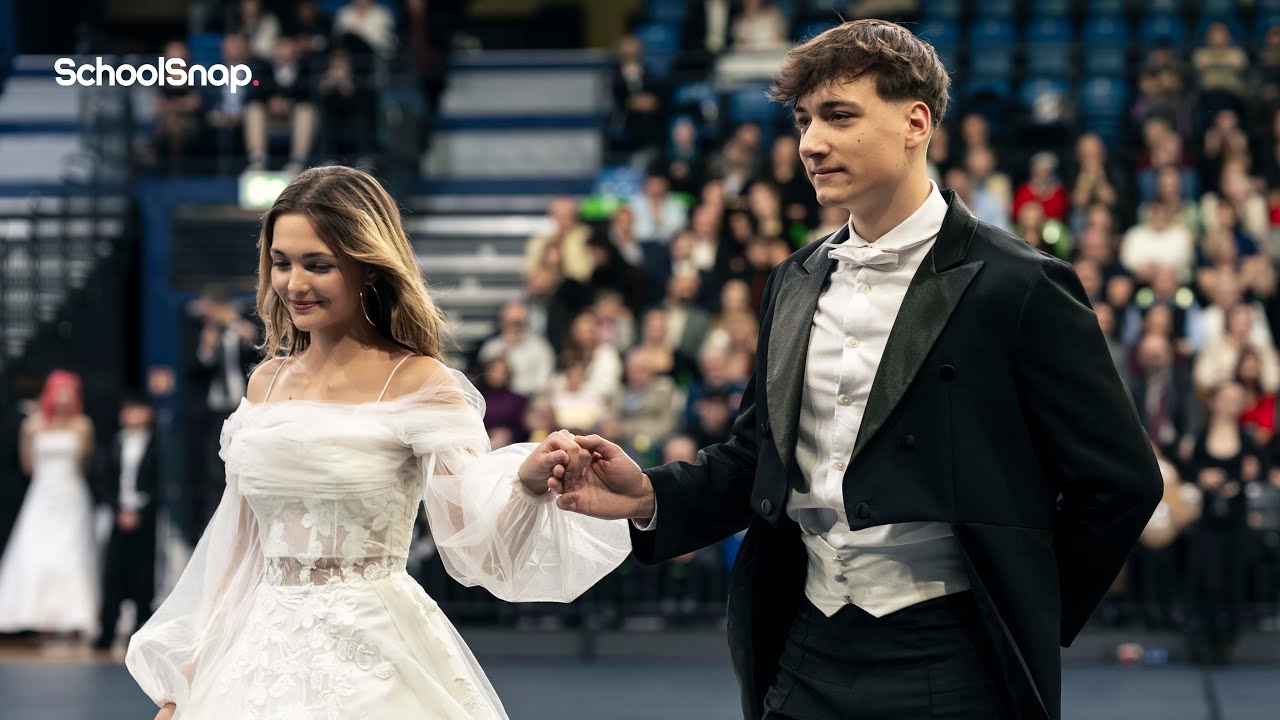 Károlyi Mihály Gimnázium 12/B - 2025 Szalagavató Keringő • SchoolSnap.