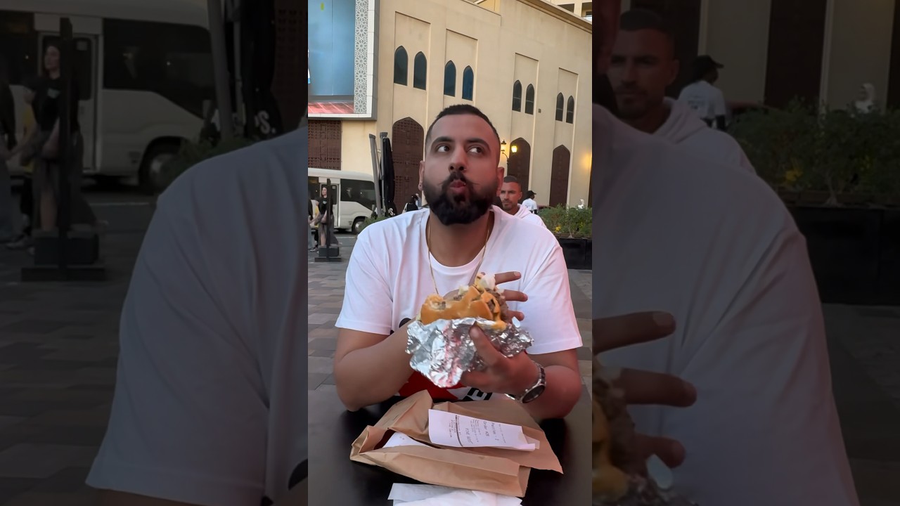 Reviewing FiveGuys Burger in Dubai not knowing Mike Thurston is sat behind me 😂 #dubai @Saanu.UK