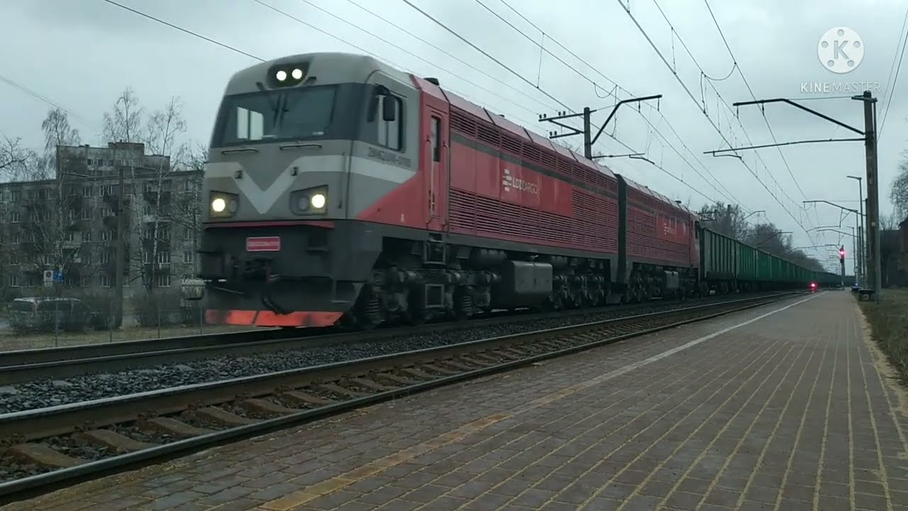 Тепловозы 2М62УМ на станции Шкиротава