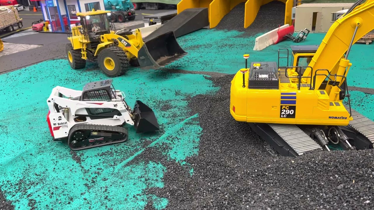 First time using lxyrc bobcat t770 to push material (ground rubber). Impressed!