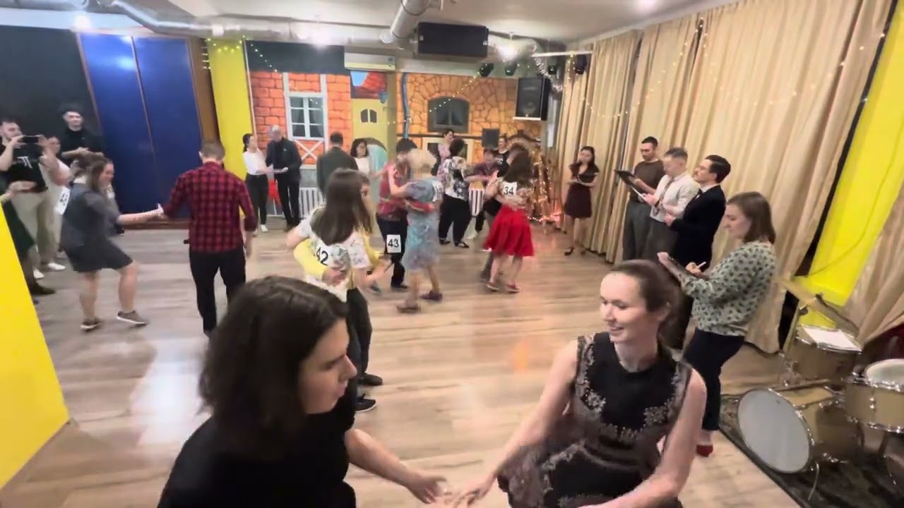 Christmas 2023. Lindy Hop Mix&Match ProAm. Prelims. Heat 1, song 1