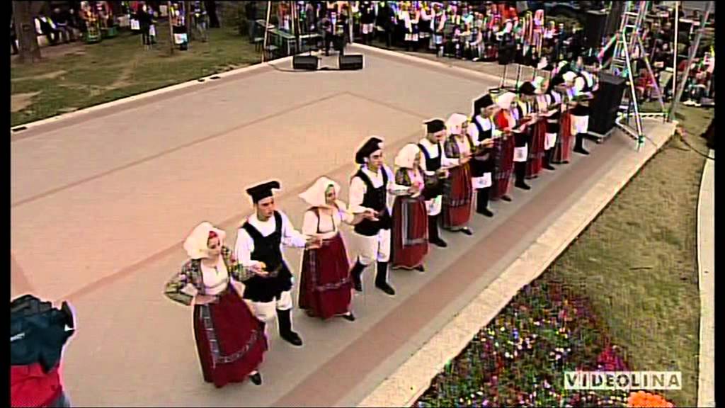 Matteo Casula   danza  Muravera  gruppo  folk Meana sardo