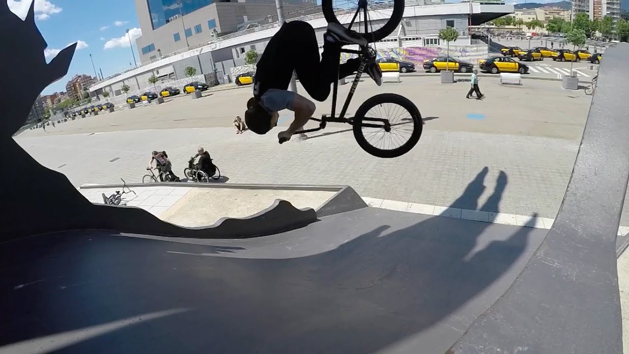BMX STREET Барселона. Нас пытались ограбить. Город-скейтпарк.