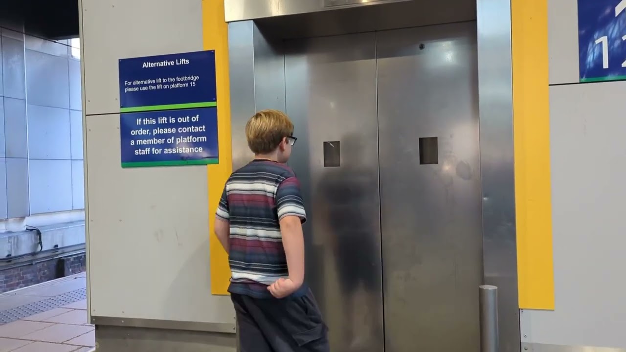 Lifts @ Leeds Train Station, Leeds city centre. Kone installed 2000