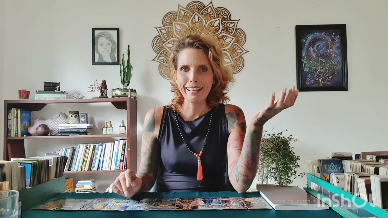 Alguém quer andar de mãos dadas com você! - CONTA TUDO TAROT ☯️