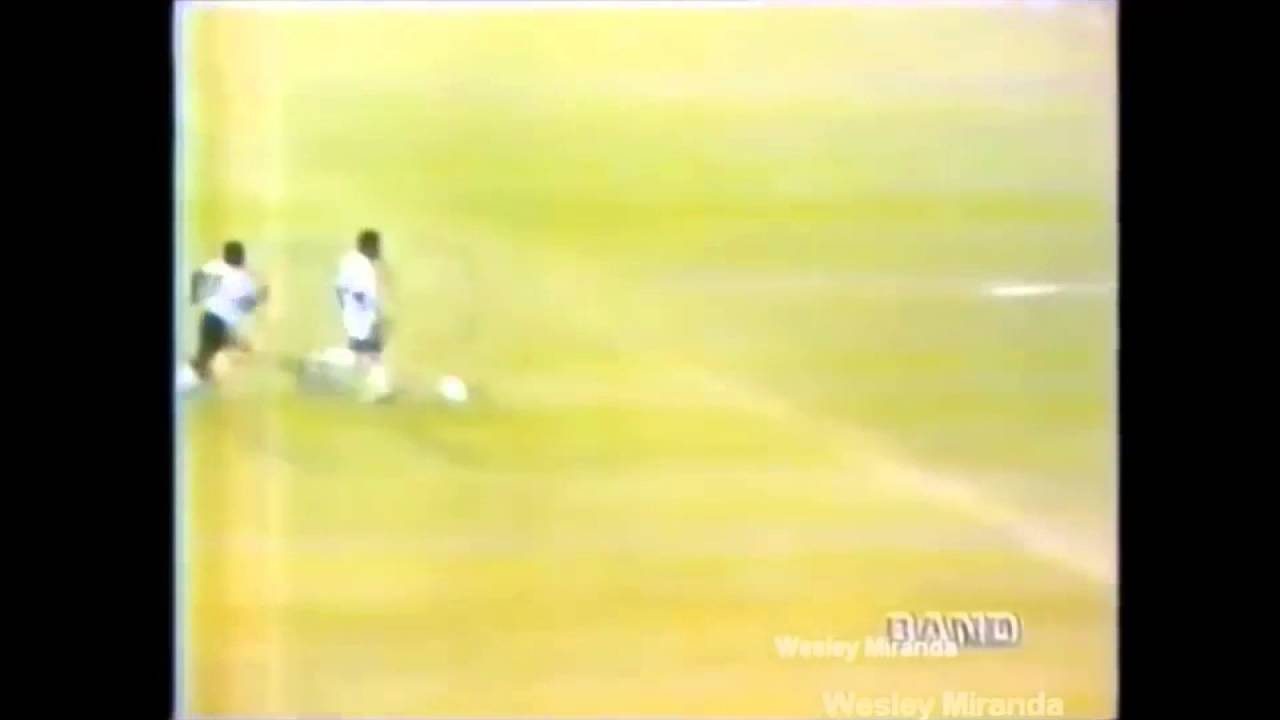 Pel&eacute; made ​​a single goal in history as a billiard player bounced the ball to the goalkeeper