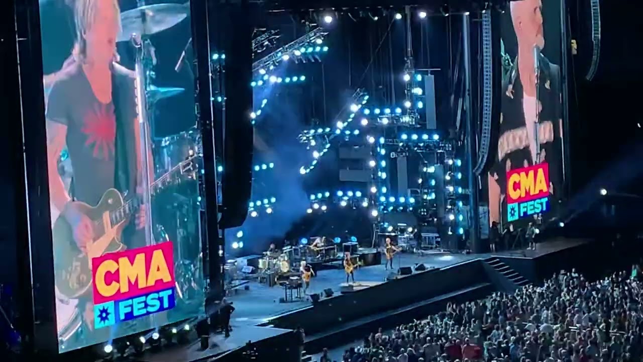 Keith Urban ‘Love Somebody’ CMAFest ‘22