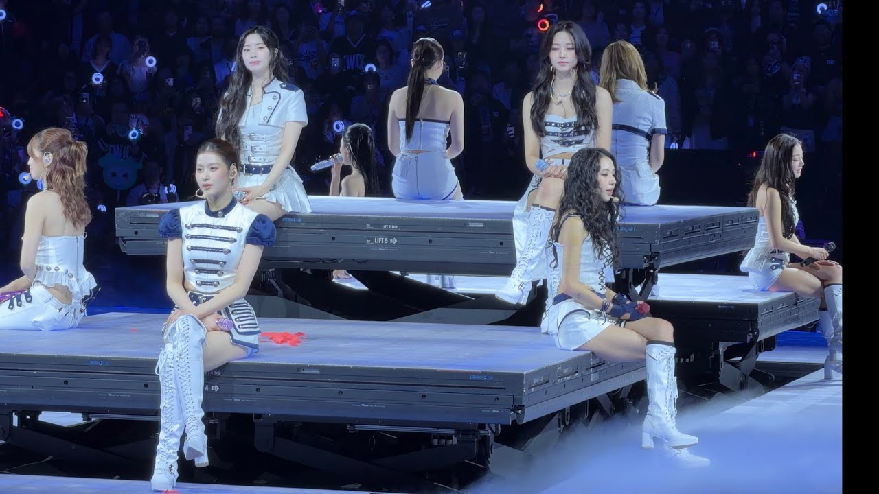 TWICE - OPTIONS & MOONLIGHT SUNRISE fancam at THIS IS FOR Tour Oakland Day 2 01-18-26