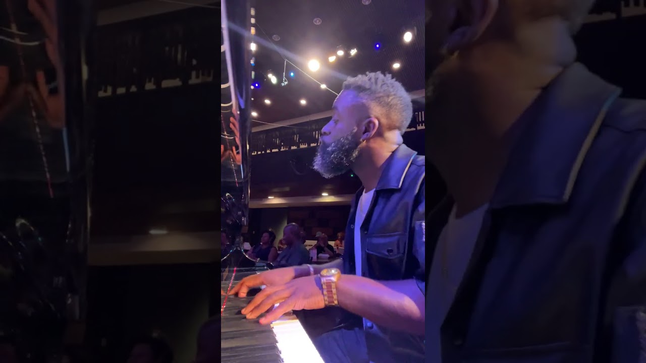 (SHOW 2) Phillip Graves performs 