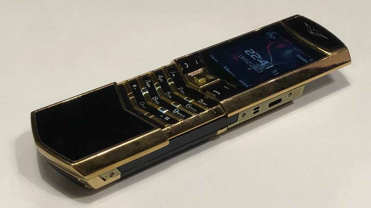 Vertu Верту Слайдер. Спустя 4 месяца, телефон в идеальном состоянии, а слайдер очень мягко работает.