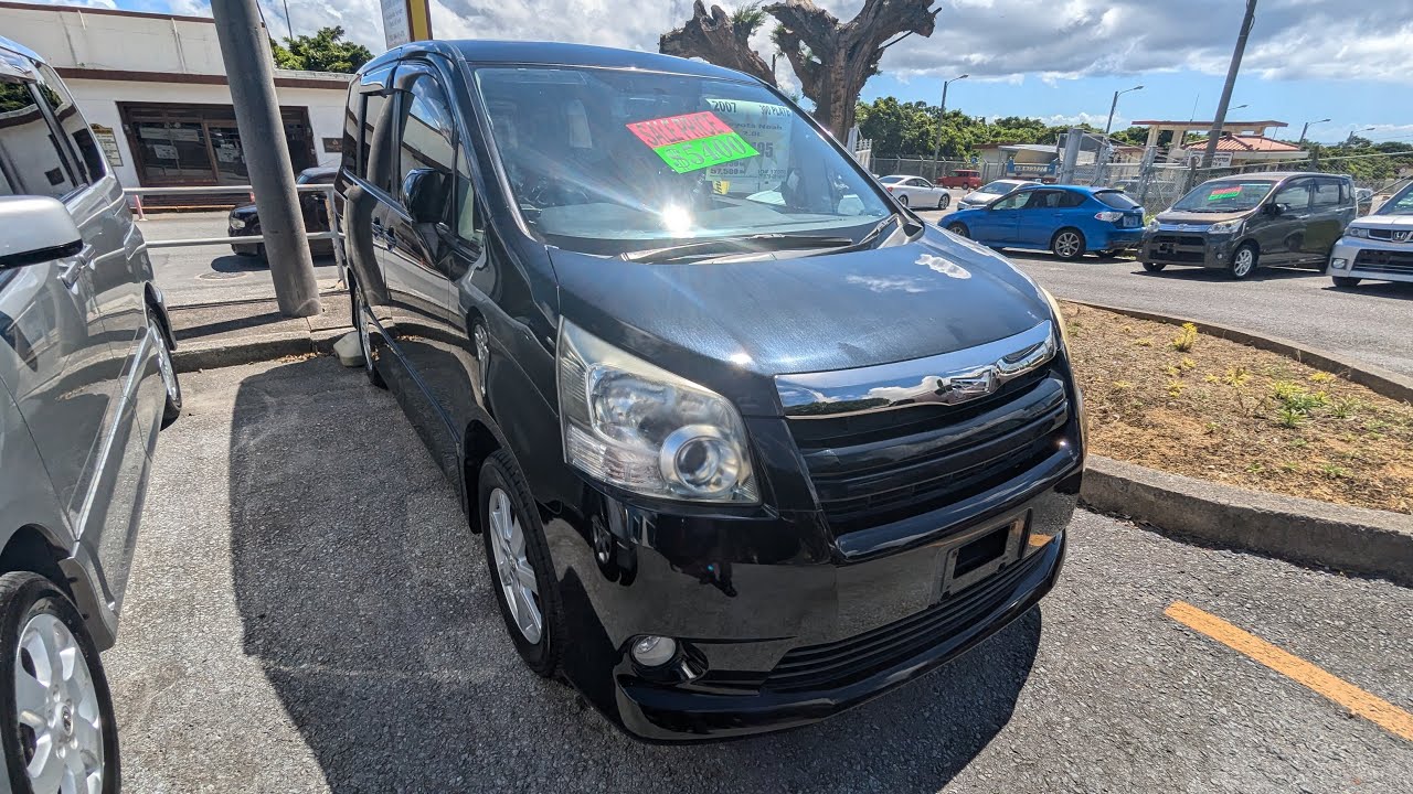 Johnny's Used Cars Okinawa - 2007 Toyota Noah (17980)