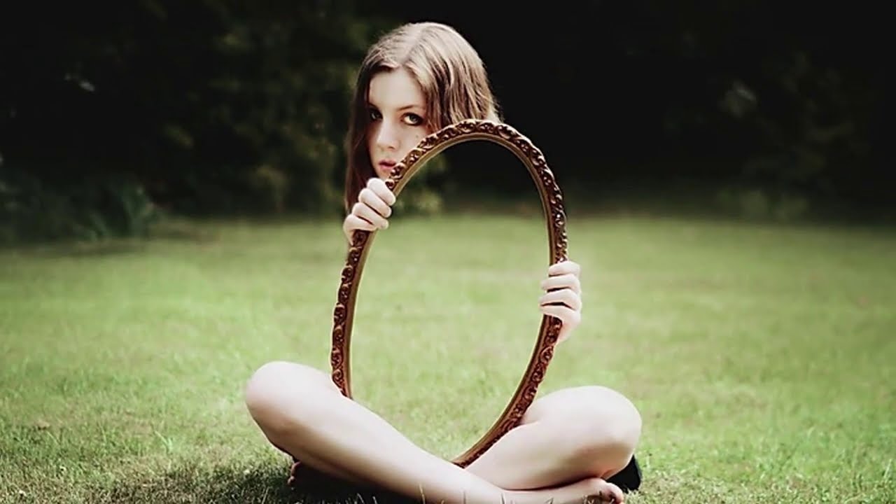 20 Forced Perspectives Photography Idea. You should know!