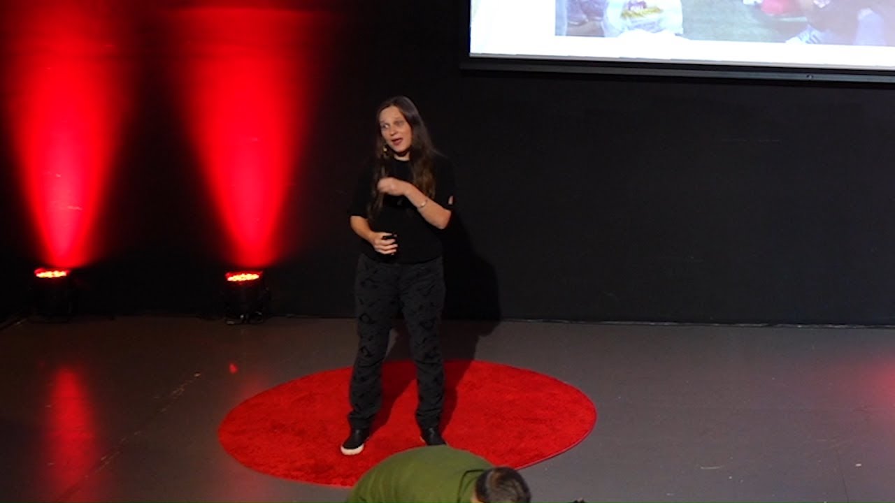 Sorrir também é importante para se manter vivo | Raquel Grabauska | TEDxLaçador