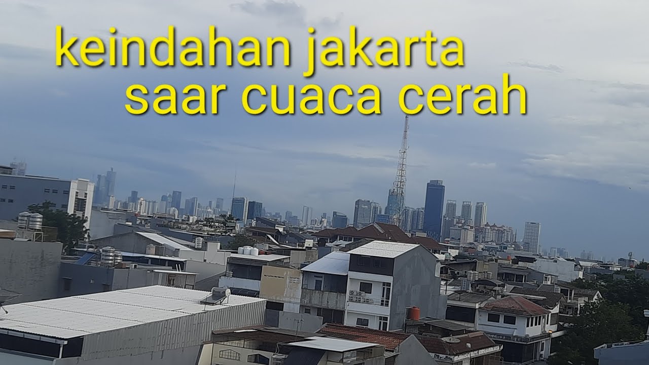 Keindahan jakarta saat langit cerah